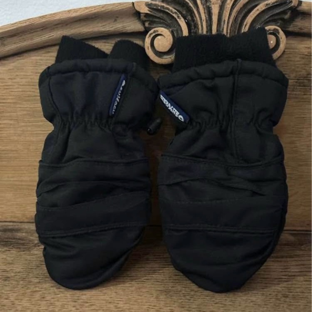 Kids winter gloves (Oshkosh)
size small